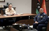Lieutenant General Al-Namroush discusses the progress of the training operation with the Chief&nbsp;(…)