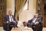 Al-Qayeb meets with Al-Abed.