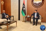 Al-Aqouri meets the French ambassador in Benghazi.