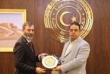Al-Abed meets with Pakistani ambassador.