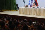 Al-Khitouni holds a meeting with law enforcement personnel tasked with securing municipal (…)