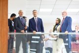 The British and German ambassadors visit the counting and statistics center of the Electoral Commission.