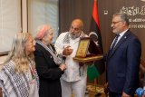 Takala hands over the "Shield of Resilience" to the Omar Al-Mukhtar Convoy delegation (…)