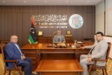 Takala discusses with the Director of the Savings Bank support for efforts in the areas of housing and real estate (…)