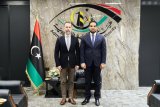 Qaderbuh meets with Turkish Ambassador.