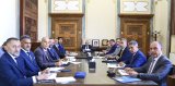 The Central Bank and the National Oil Corporation discuss a mechanism to support increased daily (…)