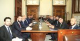 Naji Issa discusses with bank managers the Central Bank's plan to provide liquidity.